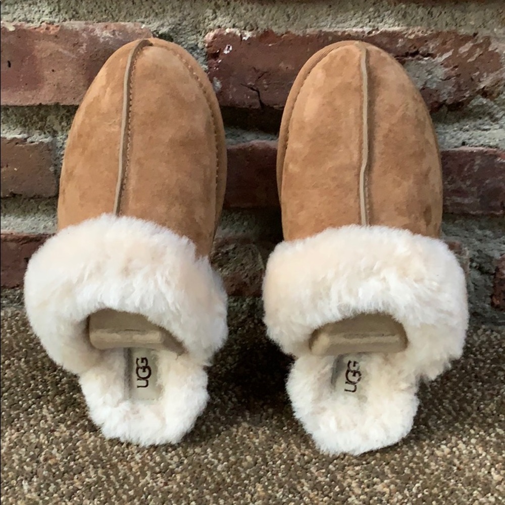 Ladies Ugg Scuffette slippers, size 7